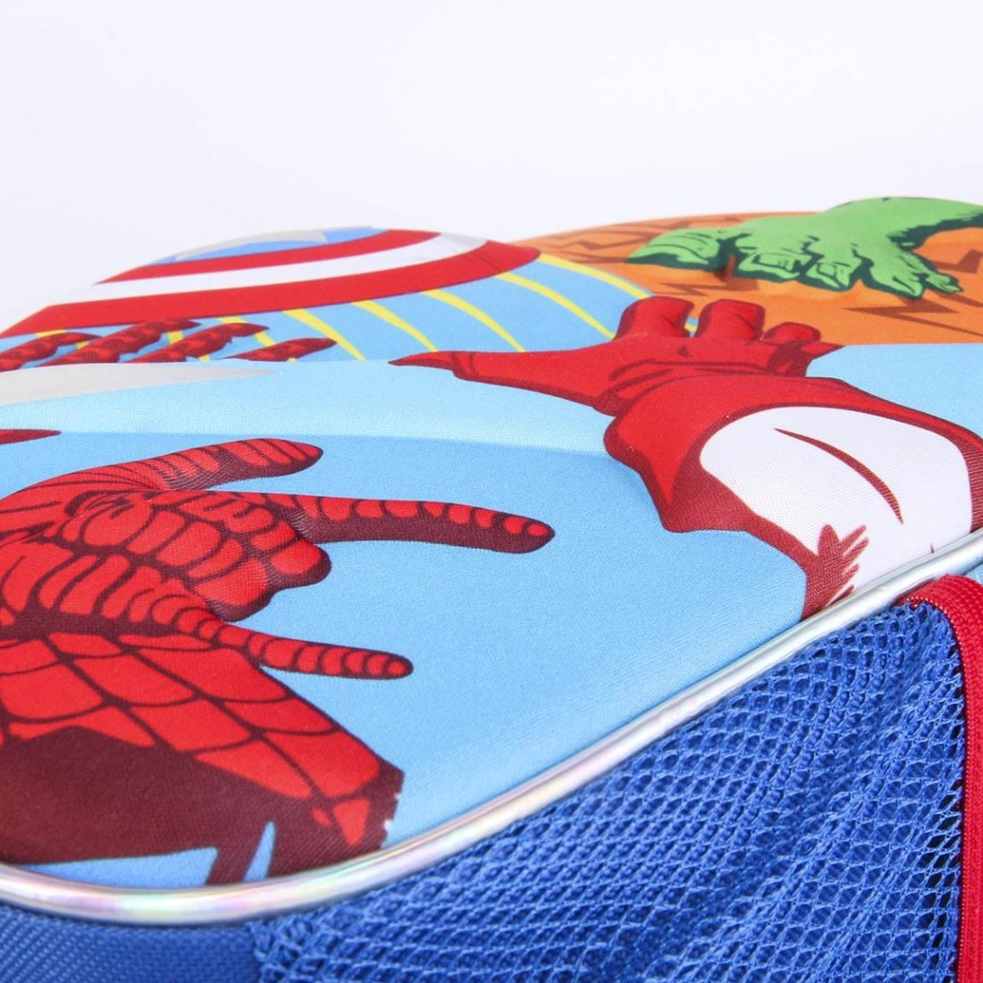 Cerda Σχολική Τσάντα Πλάτης Νηπιαγωγείου 3D Avengers με Φωτάκια Led  Μ25 x Π10 x Υ31εκ - Image 10